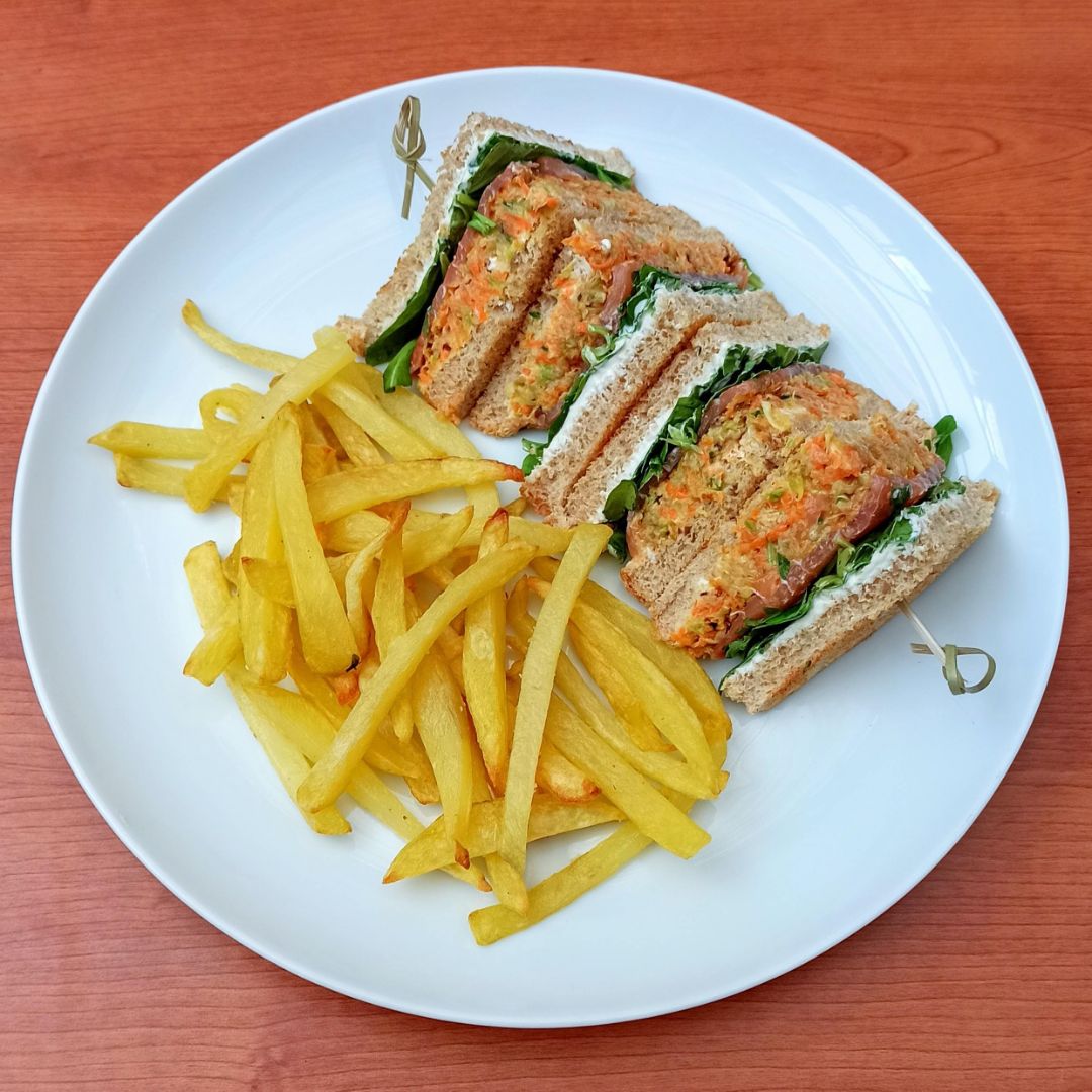 🌸SÁNDWICH CON BURGUER VEGETAL🌸 🌸SÁNDWICH CON BURGUER VEGETAL🌸