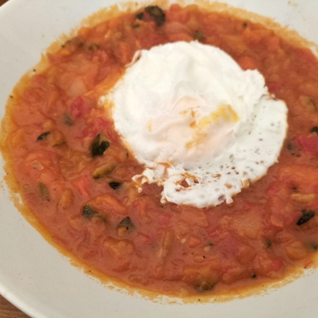 Pisto con huevo a la plancha Pisto con huevo a la plancha