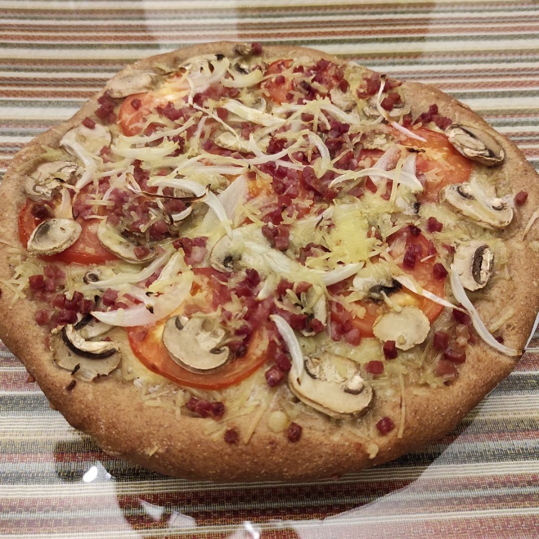 Pizza con masa de harina integral de espelta 