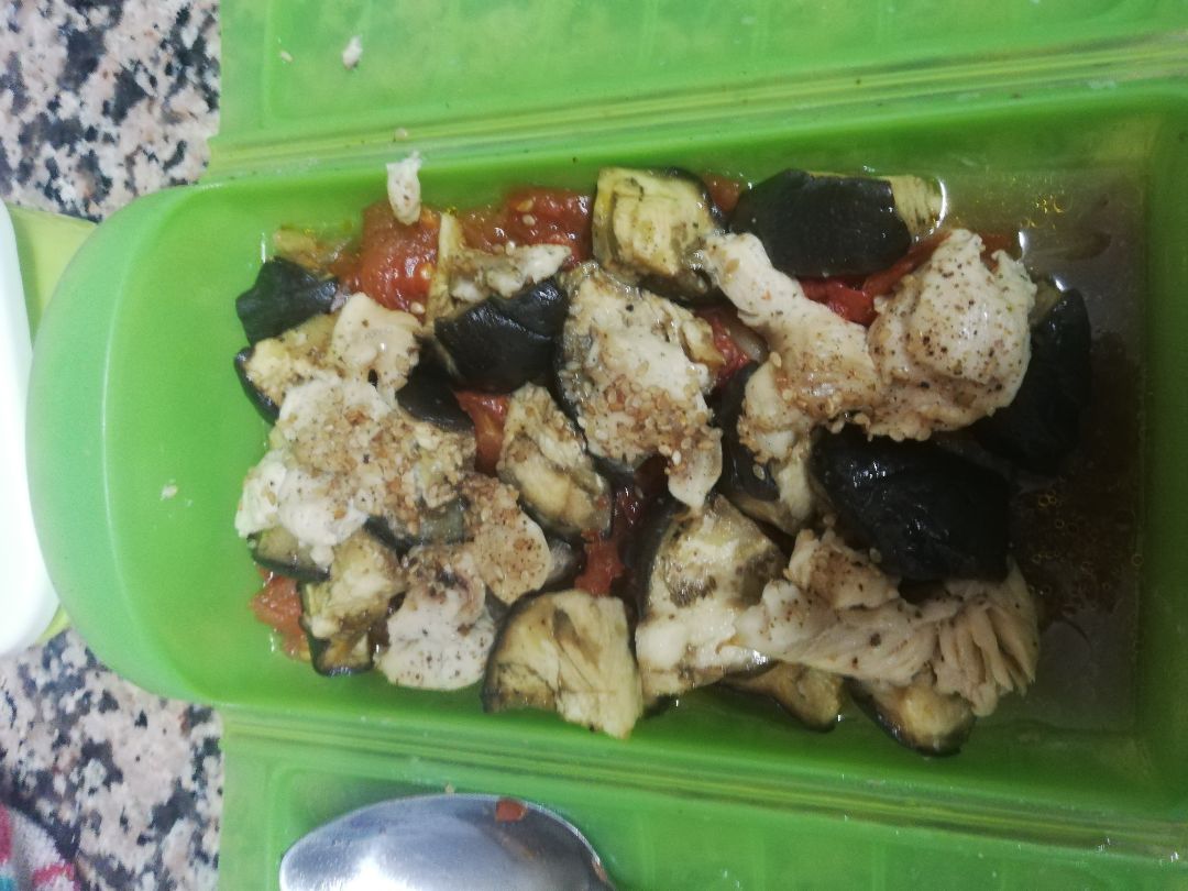 Pechuga de pollo con verduras en baúl Lékué Pechuga de pollo con verduras en baúl Lékué