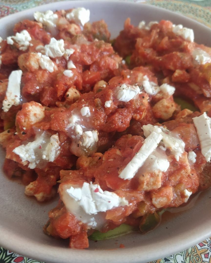 Barcos de calabacín con pollo y verduras Barcos de calabacín con pollo y verduras