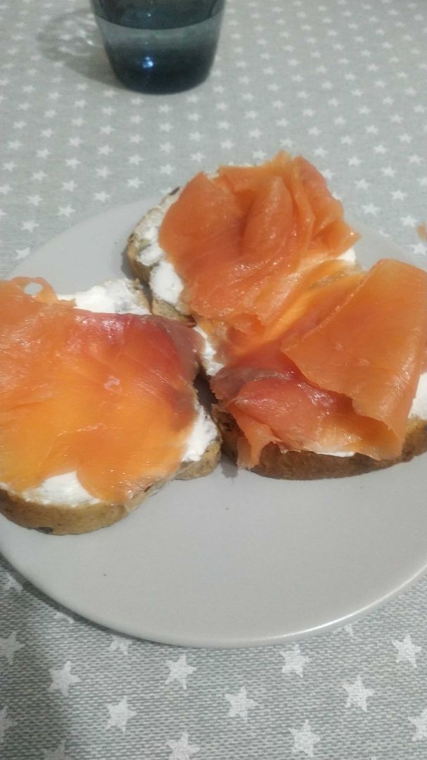 Tostadas sin gluten con salmon Tostadas sin gluten con salmon