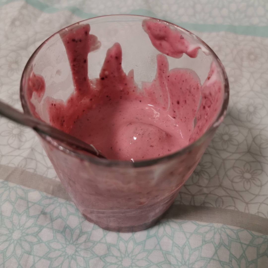 "Yogur-lado" de frutos rojos "Yogur-lado" de frutos rojos