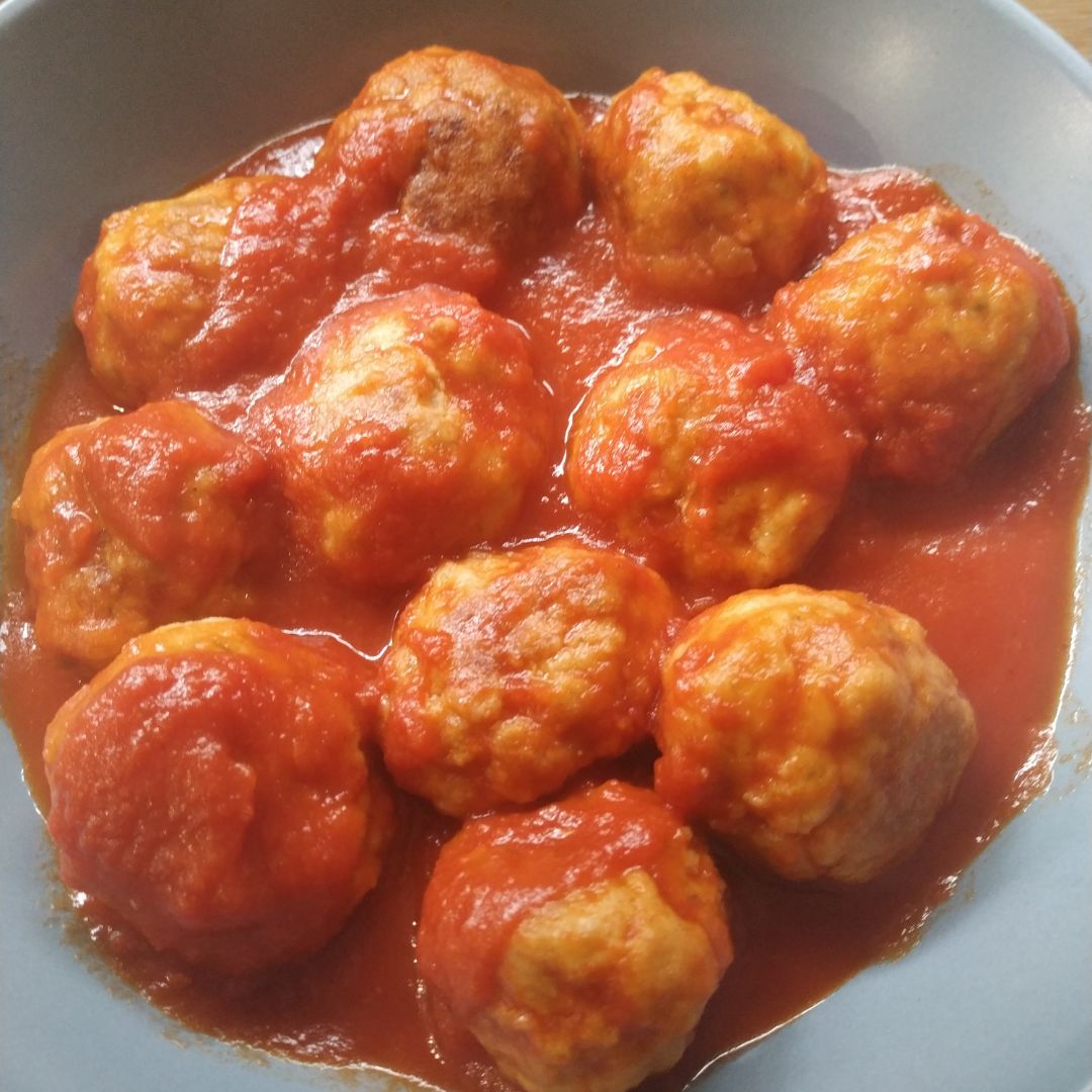 Albóndigas caseras con tomate Albóndigas caseras con tomate