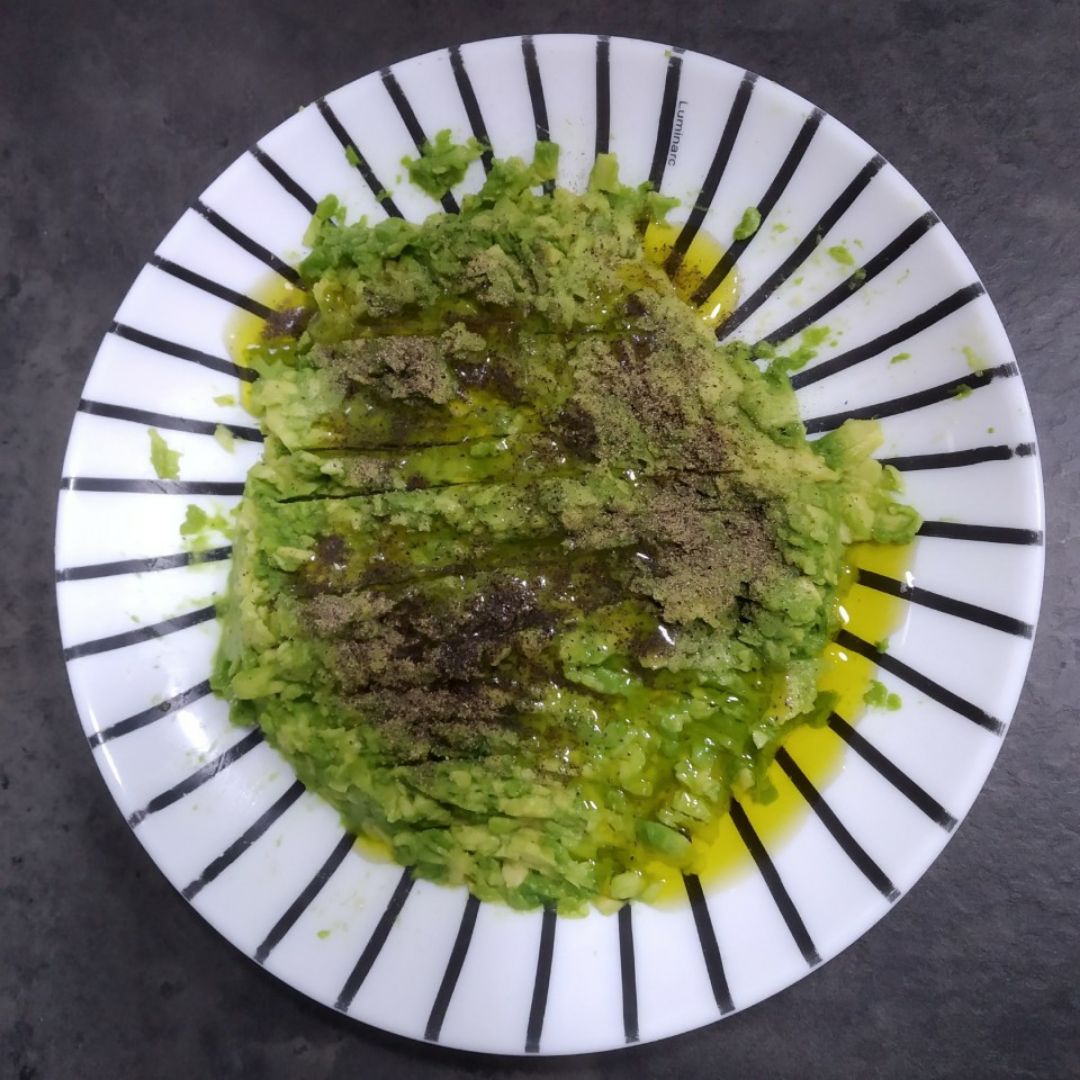 Tostada de aguacate con huevo Paso 1 Tostada de aguacate con huevo Paso 1