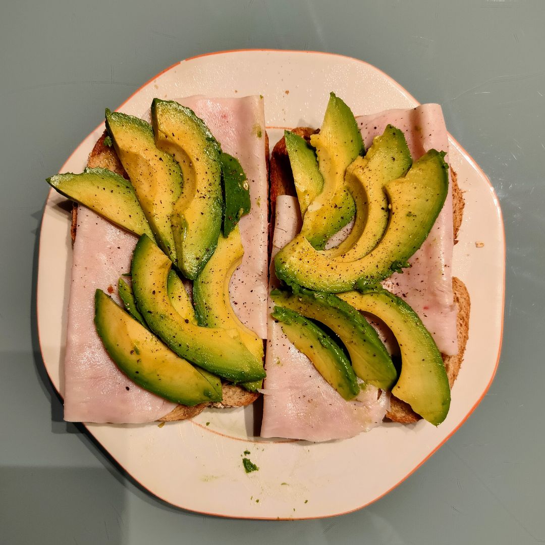 Tostadas pavo y aguacate Tostadas pavo y aguacate