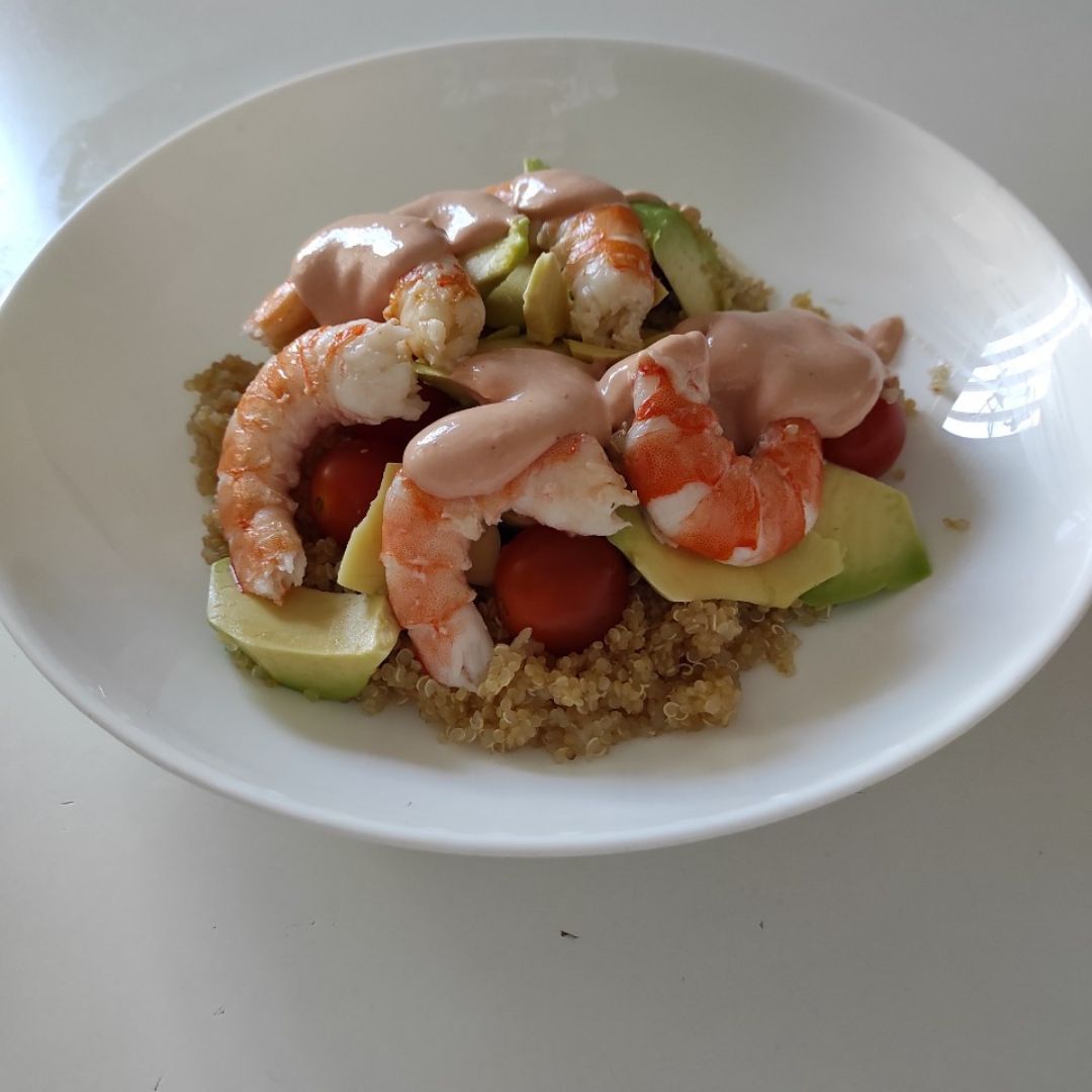Ensalada templada de quinoa con langostinos. Ensalada templada de quinoa con langostinos.