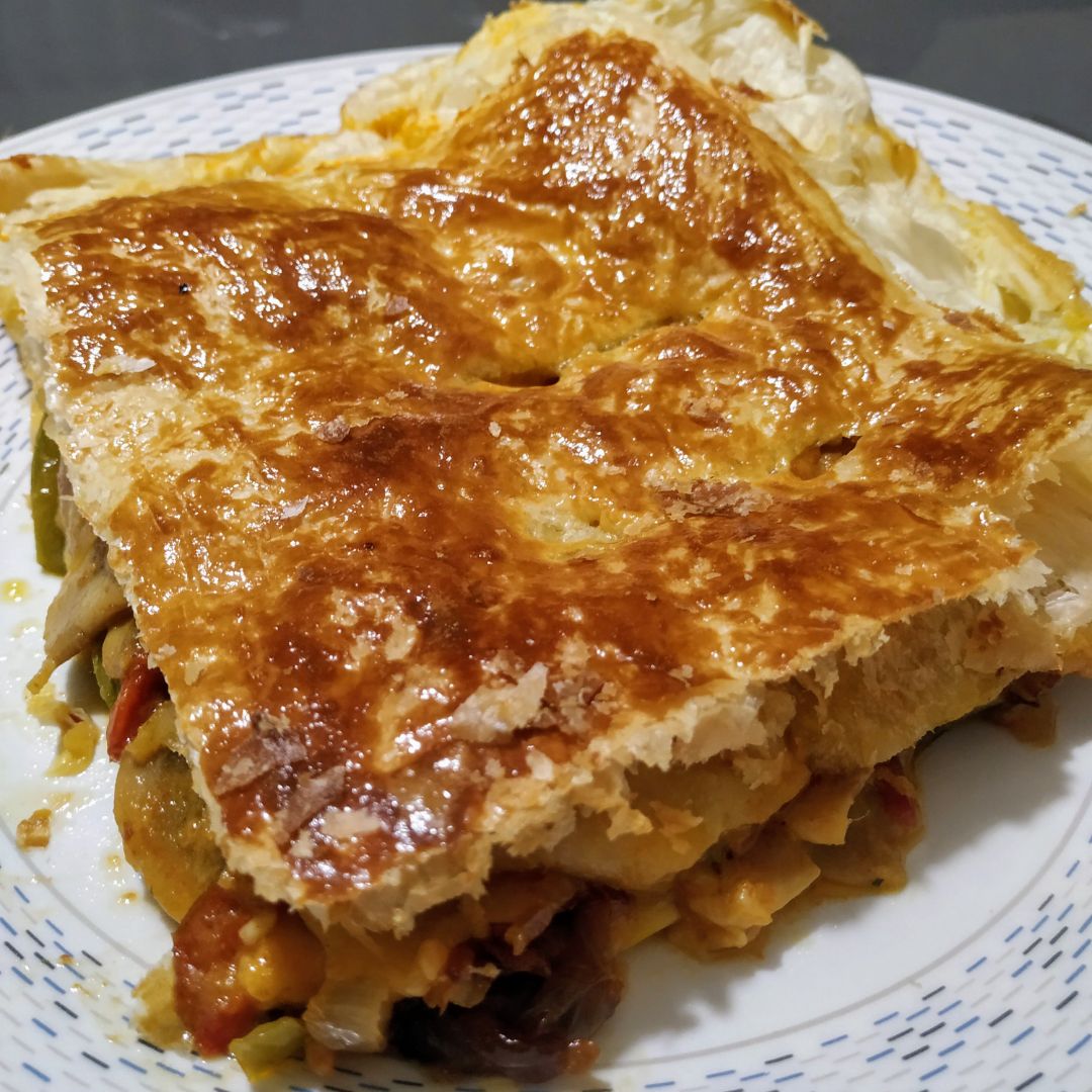 HOJALDRE RELLENO DE VERDURA HOJALDRE RELLENO DE VERDURA