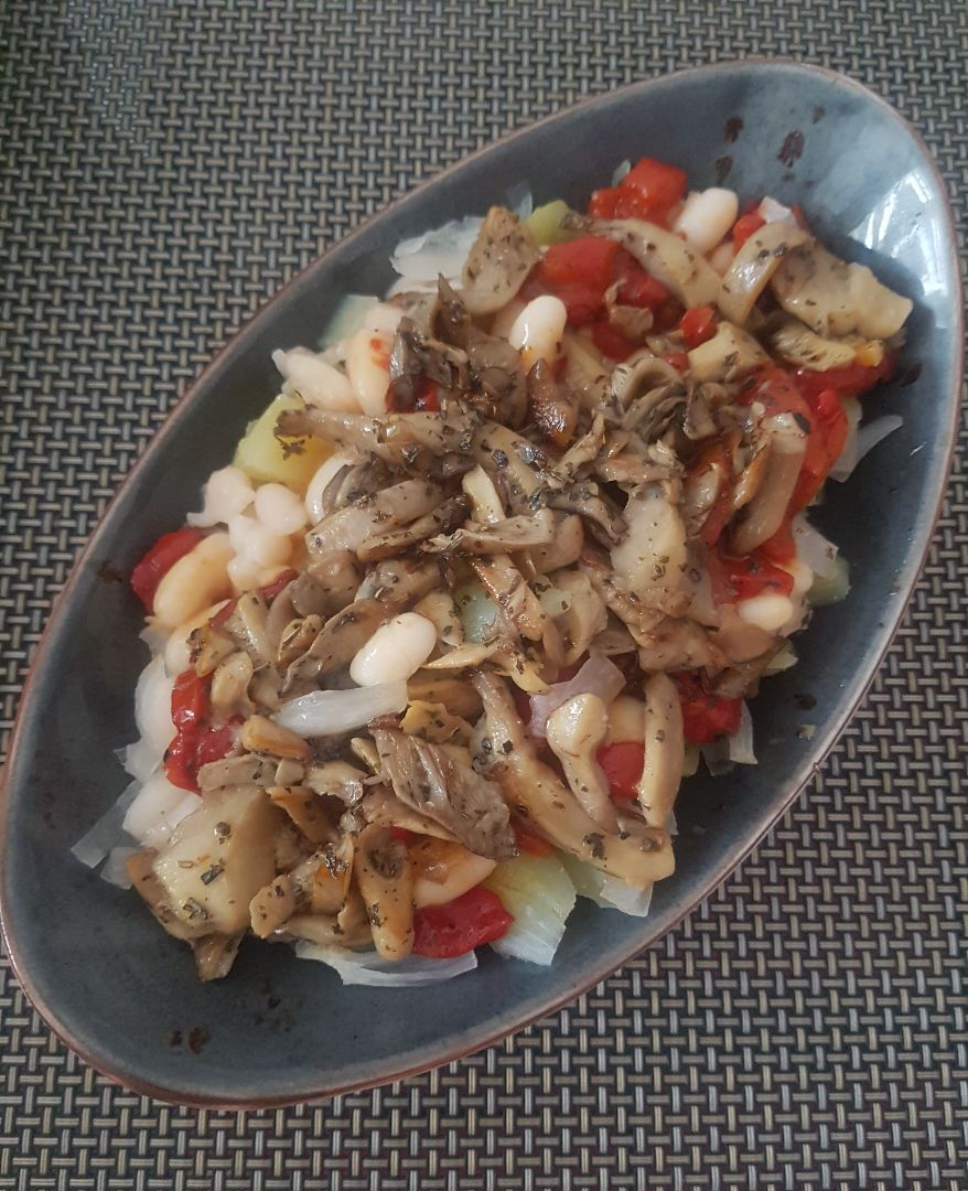 Ensalada templada de alubias y setas