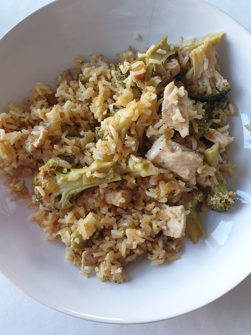 Arroz con lomo de cerdo y brócoli Arroz con lomo de cerdo y brócoli