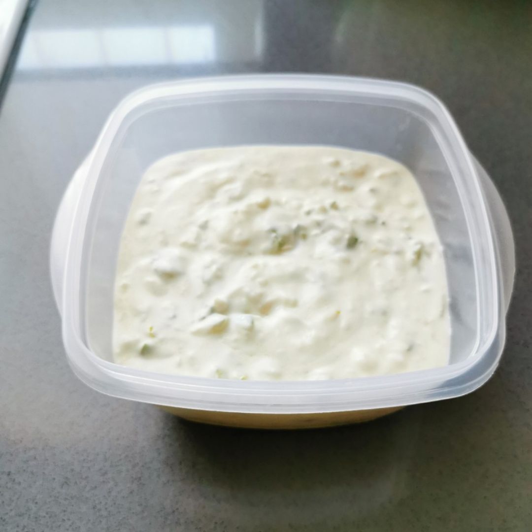 Tzatziki con queso fresco batido Tzatziki con queso fresco batido