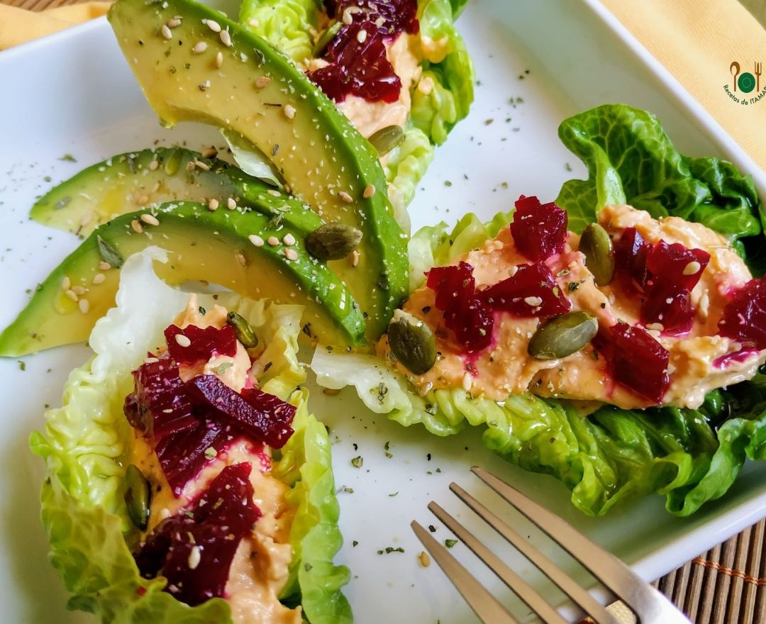Barquitos de lechuga con hummus