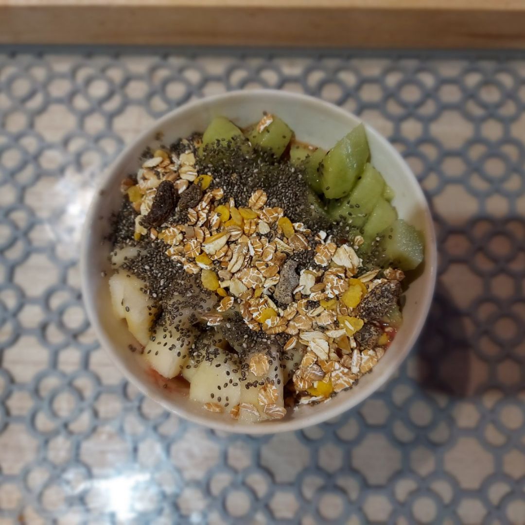 Smothie bowl de mango y frutos rojos Smothie bowl de mango y frutos rojos