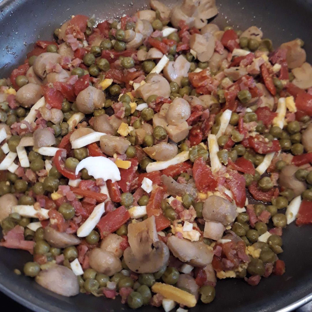 Salteado de guisantes y champiñones Salteado de guisantes y champiñones