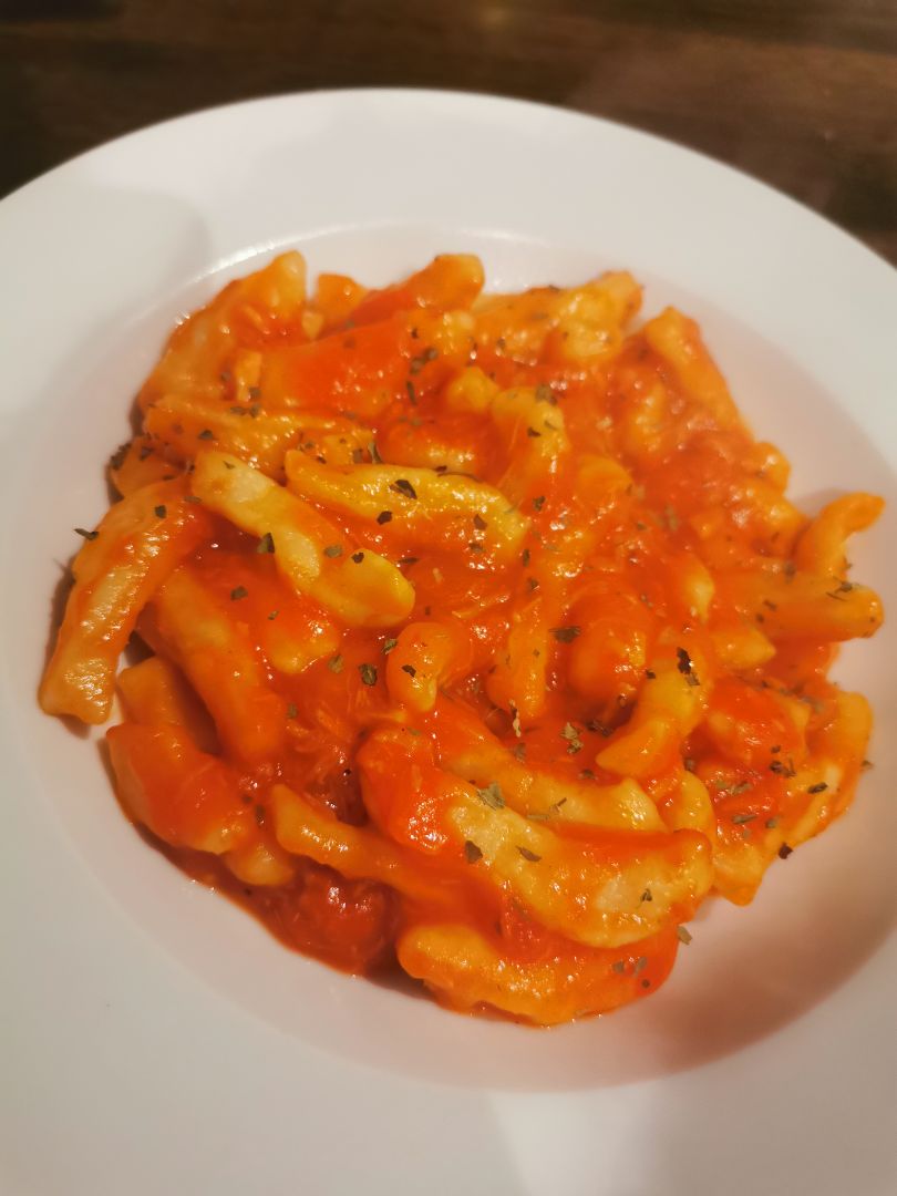 Ñoquis en salsa de tomate y atún Ñoquis en salsa de tomate y atún