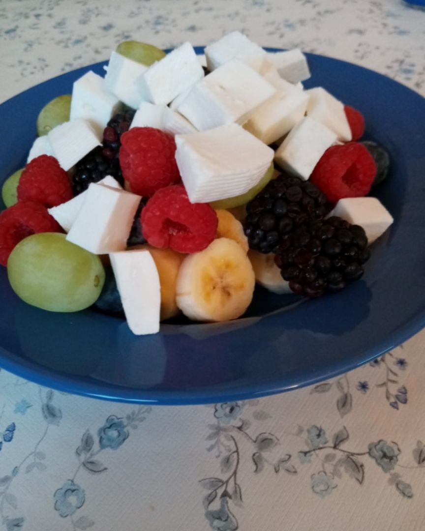 Mix de fruta con queso fresco Mix de fruta con queso fresco