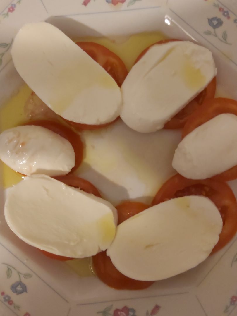Ensalada de Tomate y mozzarella Ensalada de Tomate y mozzarella