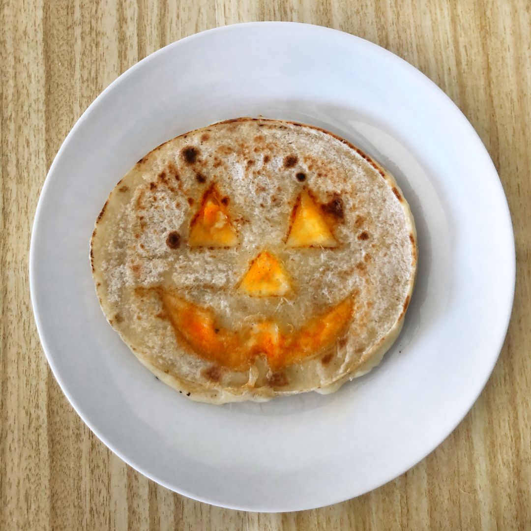 QUESADILLAS DE HALLOWEEN 馃巸 QUESADILLAS DE HALLOWEEN 馃巸