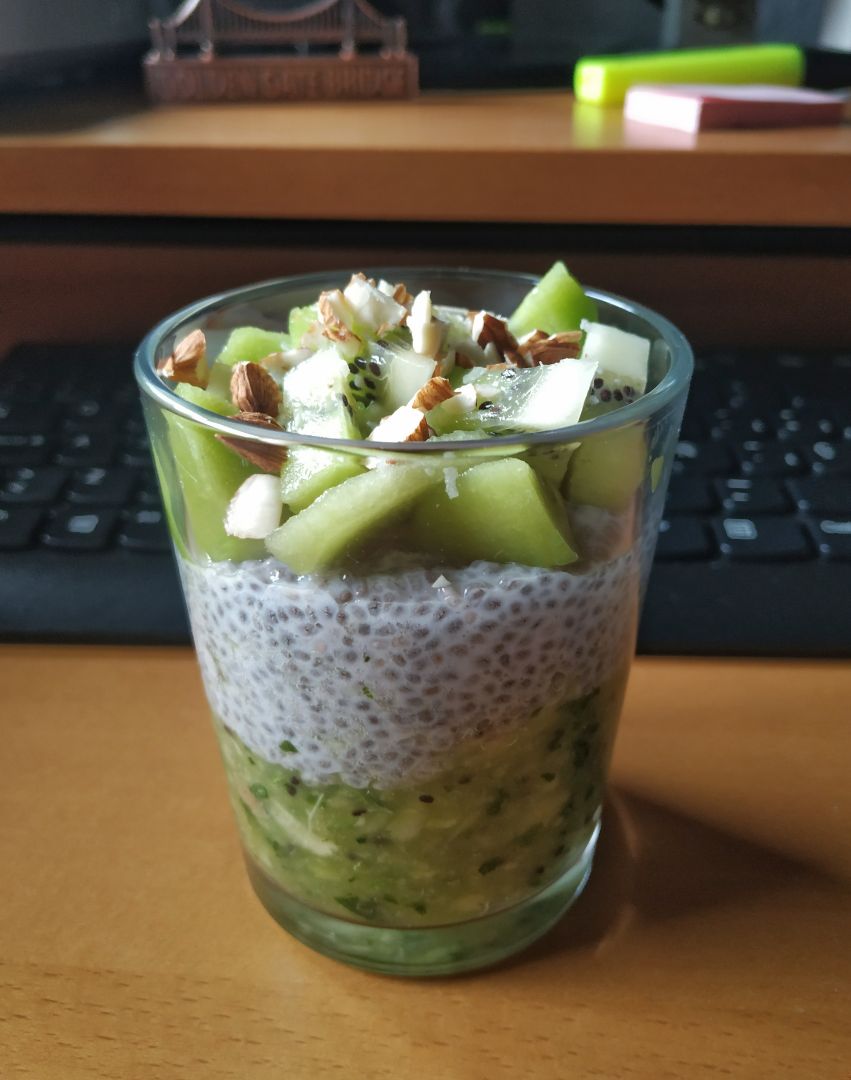Pudding de chía con kiwi y manzana Pudding de chía con kiwi y manzana