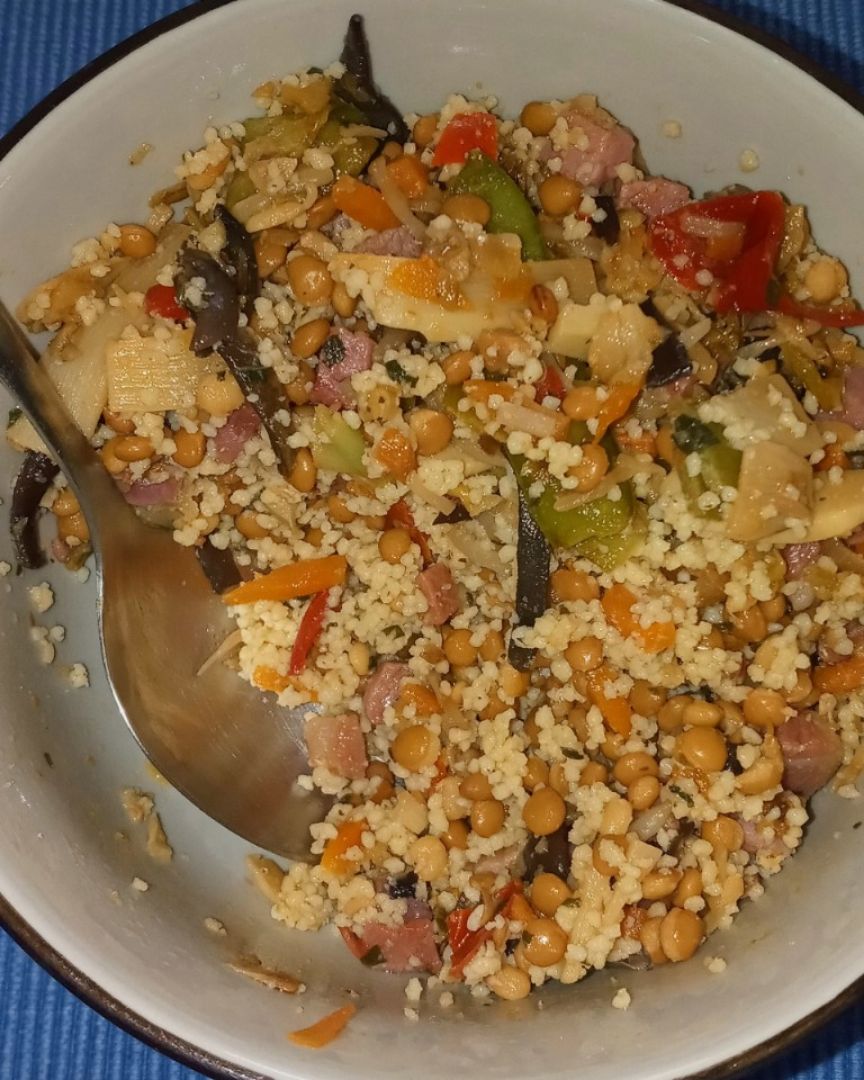 Cuscús con lentejas, verduras y jamón