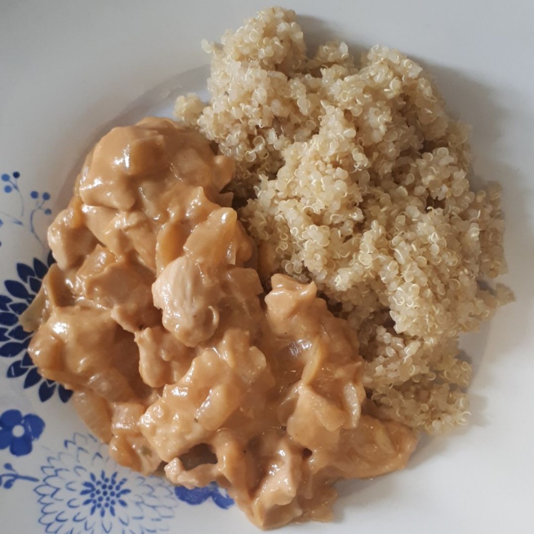 Pechuga de pollo a la salsa de cachuete
