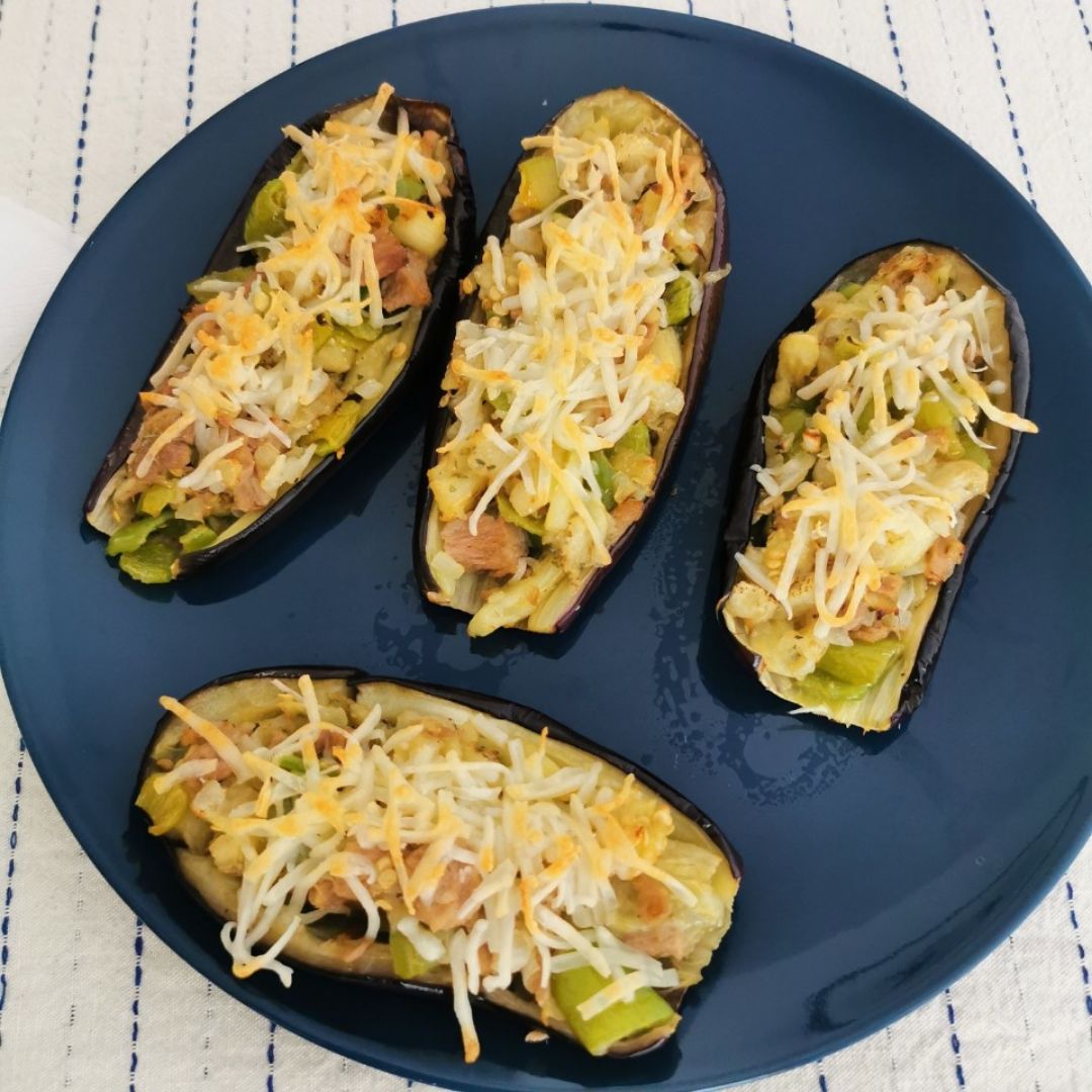 Berenjenas rellenas de atún y pimiento verde