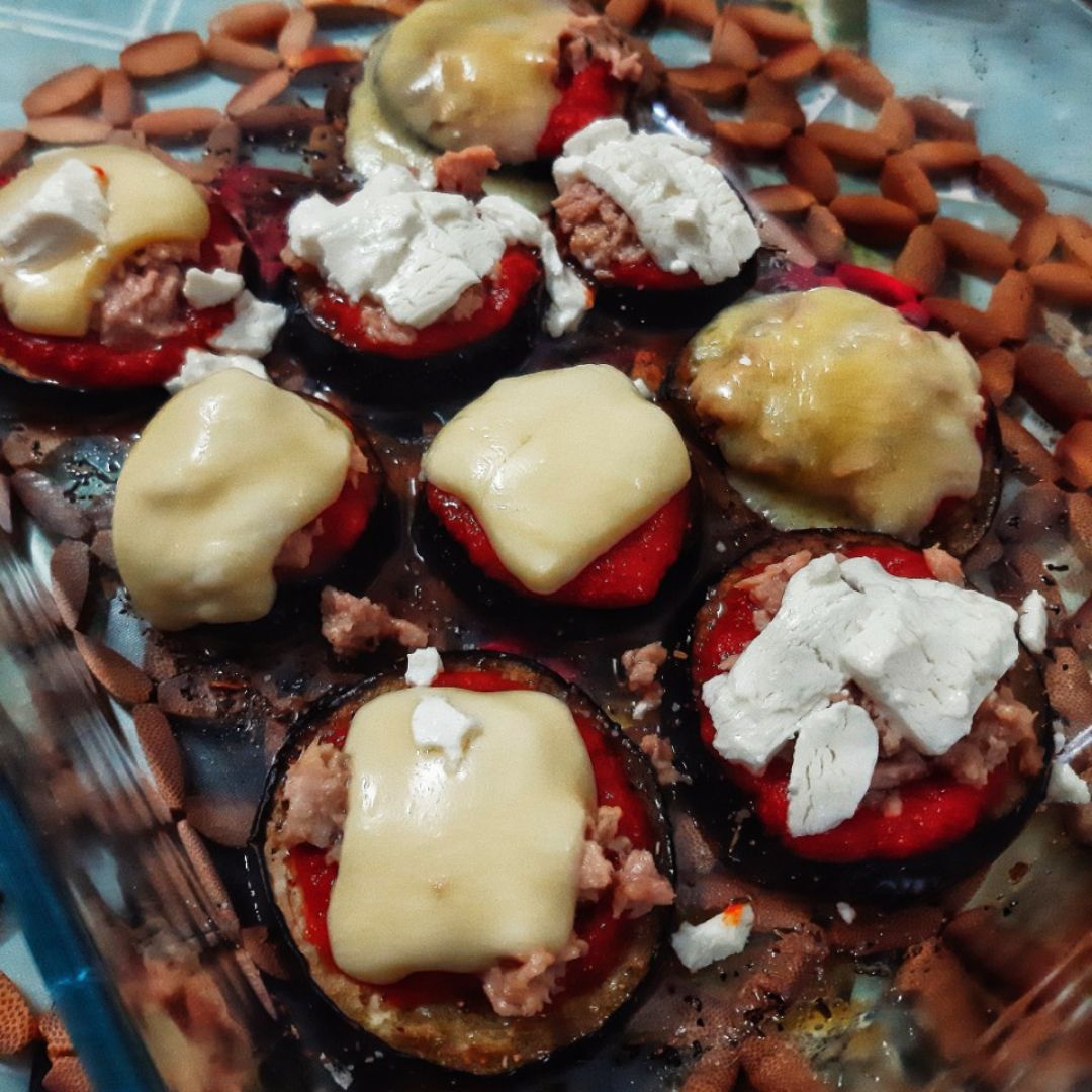 "Minipizzas" de berenjena "Minipizzas" de berenjena