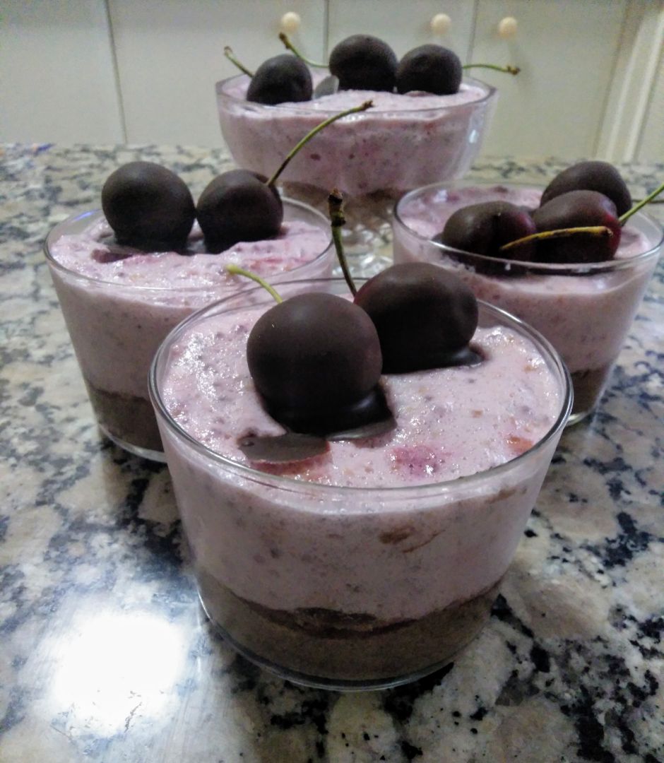 Mousse de 🍒 y 🍫 Mousse de 🍒 y 🍫