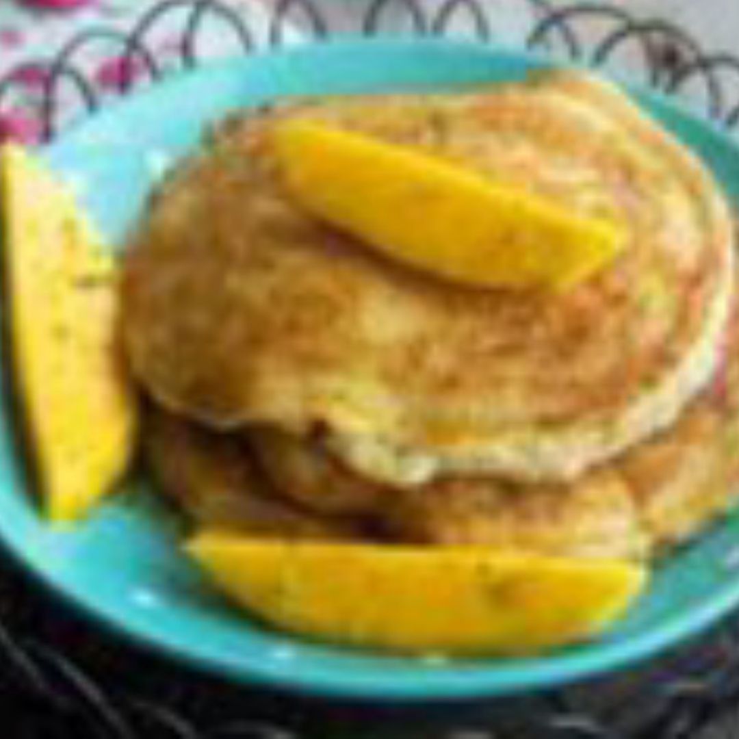 Tortitas proteicas con plátano y mango
