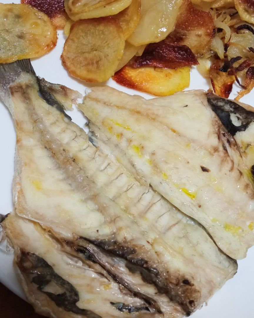 Dorada con patatas panaderas Dorada con patatas panaderas