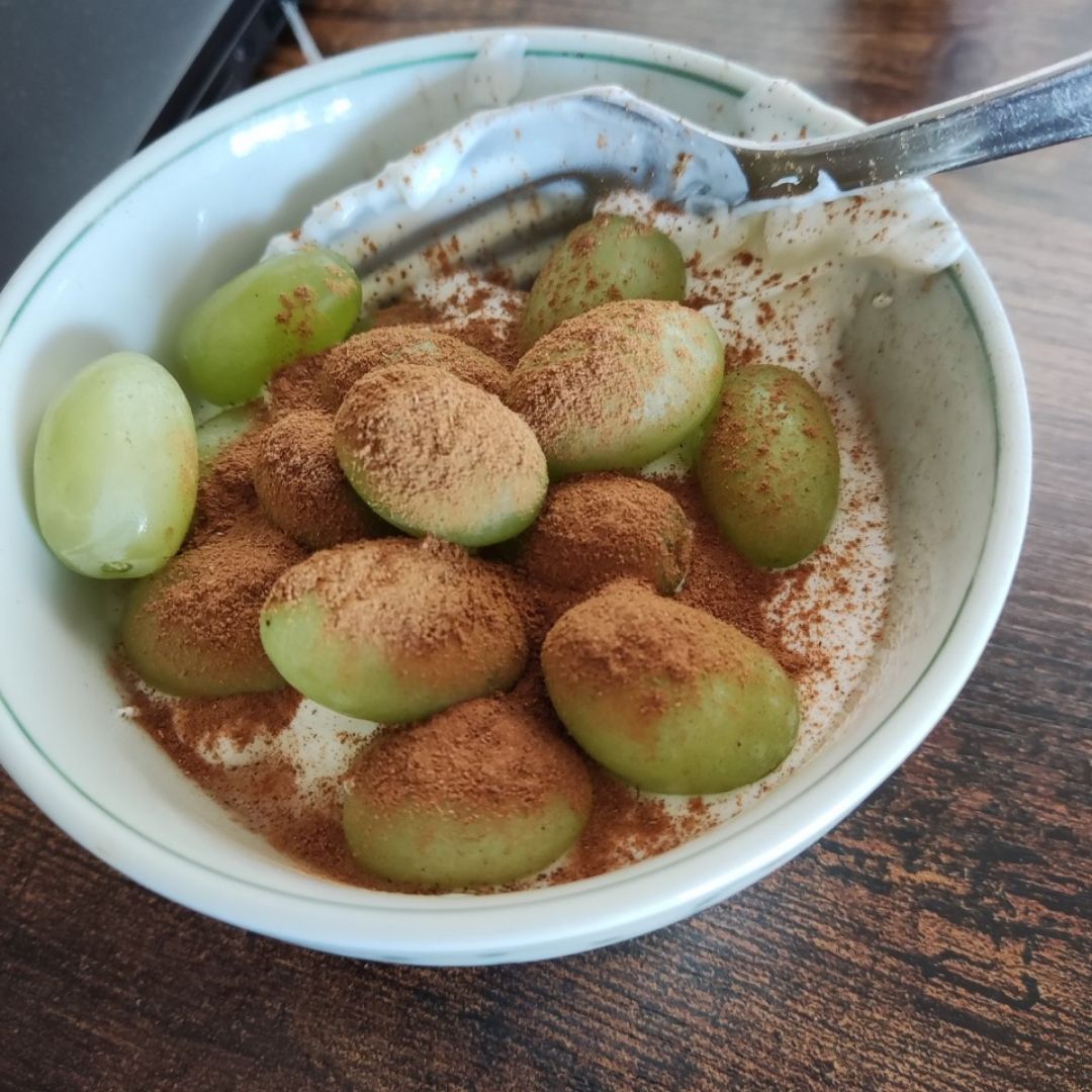 Yogur con uvas 
