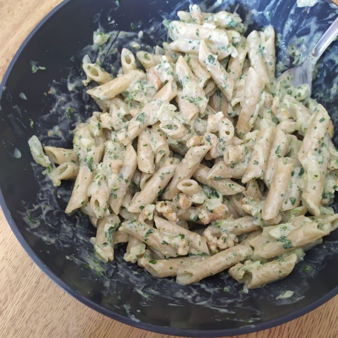 Macarrones con queso, espinacas y nueces Macarrones con queso, espinacas y nueces