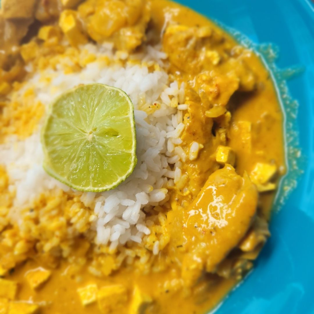 "Pollo" al curry vegano "Pollo" al curry vegano
