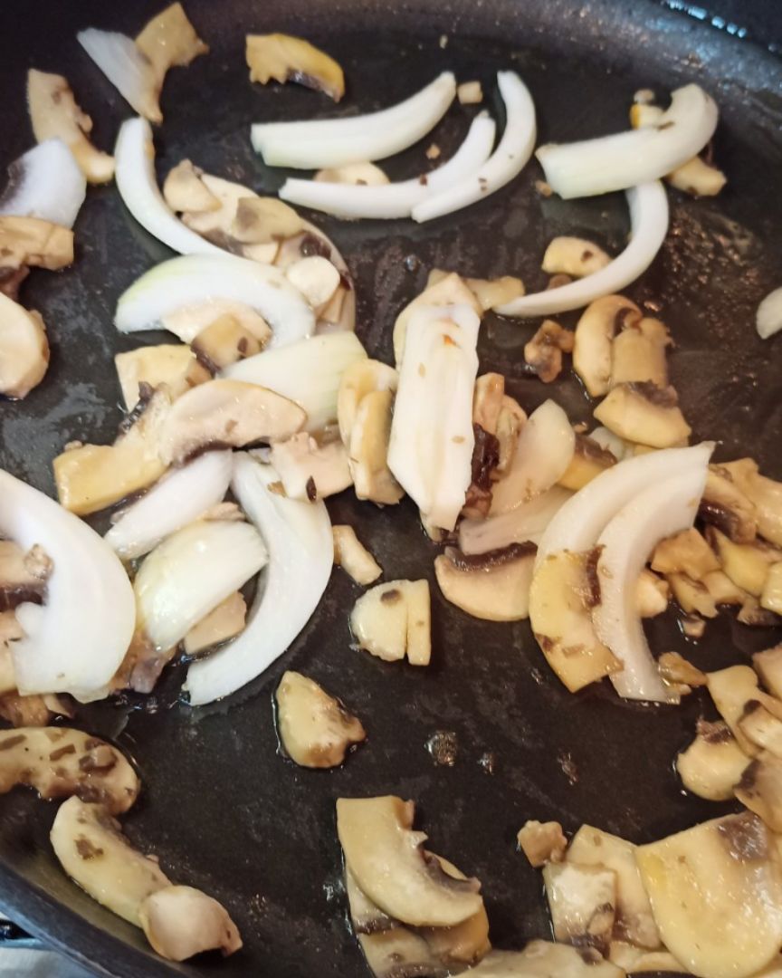 Wok de verduras con champiñones 🍄🥕 Paso 1 Wok de verduras con champiñones 🍄🥕 Paso 1