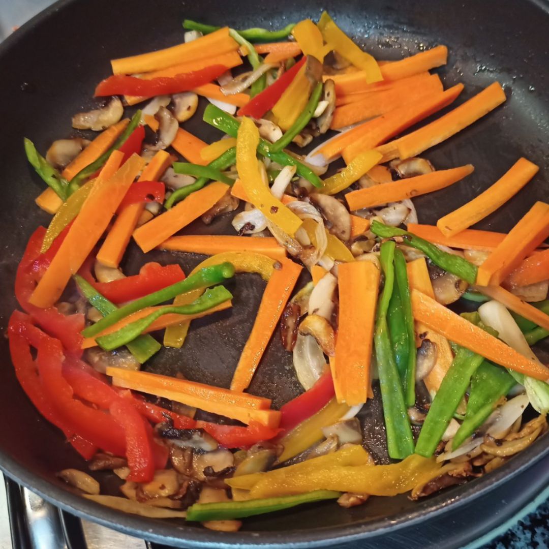 Wok de verduras con champiñones 🍄🥕 Paso 3 Wok de verduras con champiñones 🍄🥕 Paso 3