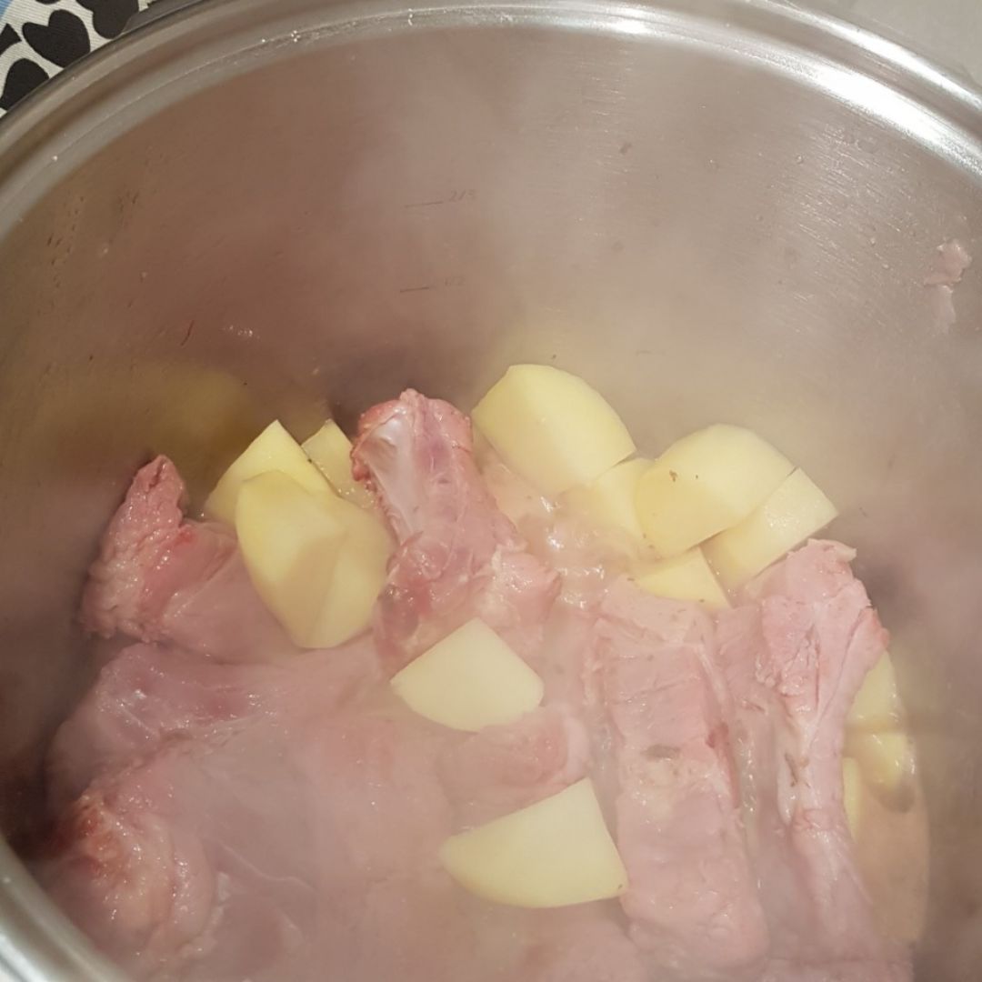 Costillas con patatas Costillas con patatas
