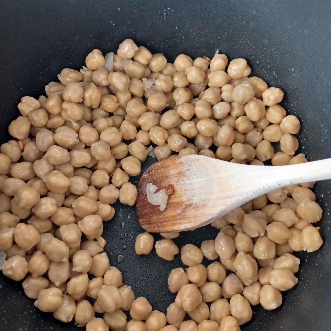 Garbanzos con br贸coli y piment贸n dulce de la vera Paso 2 Garbanzos con br贸coli y piment贸n dulce de la vera Paso 2