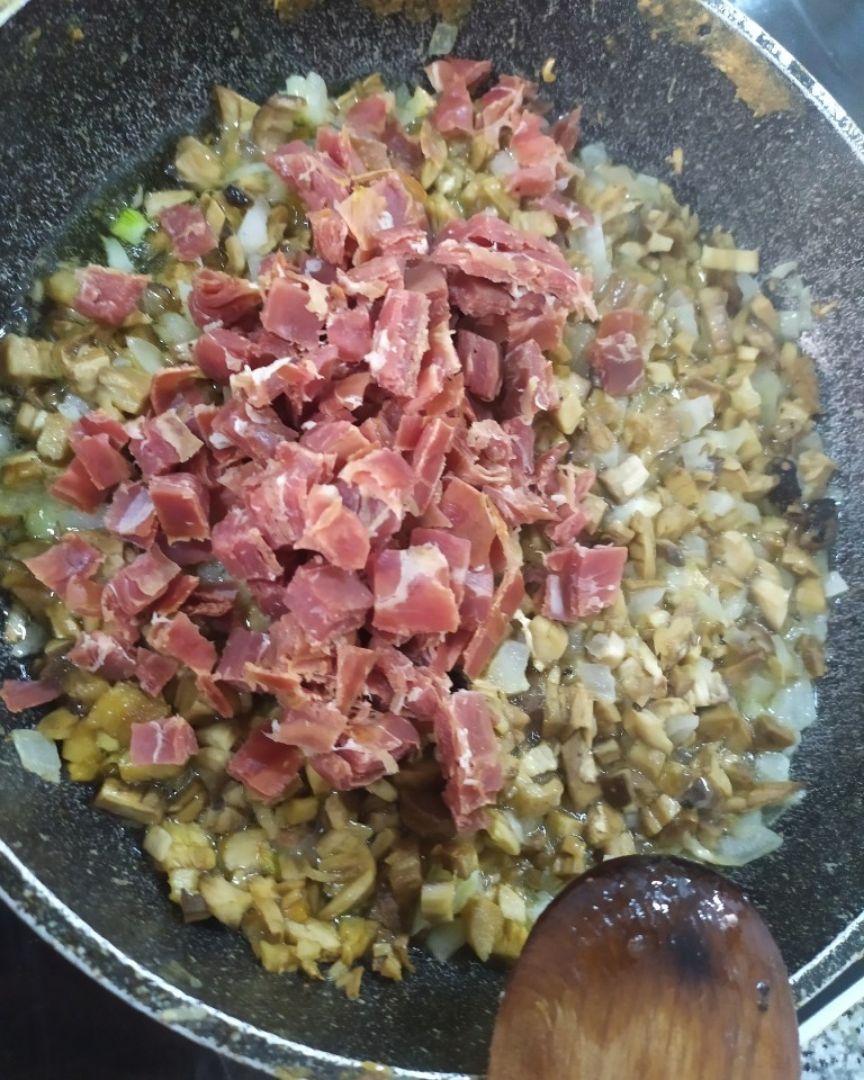 Champiñones con jamón serranoStep 0