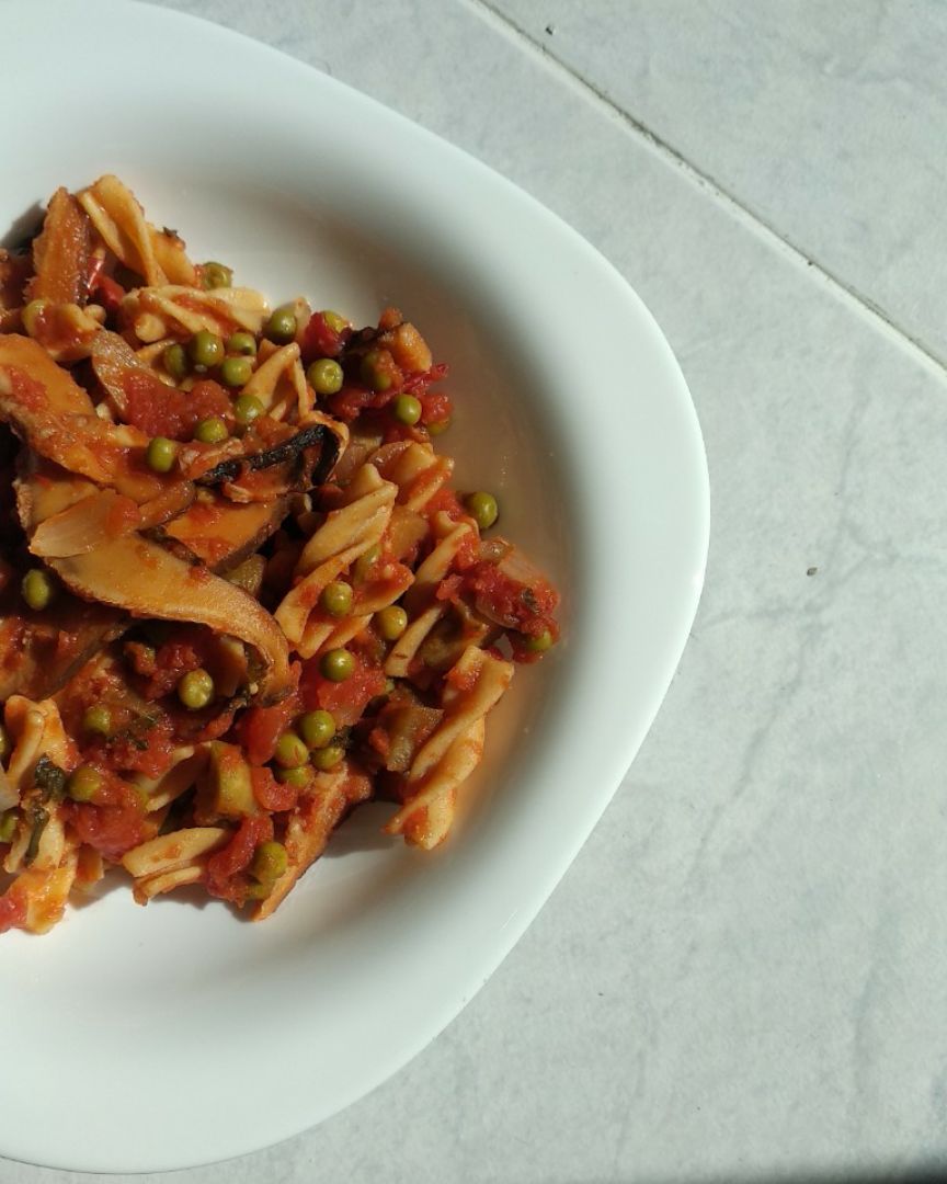 Pasta con shitake. Pasta con shitake.