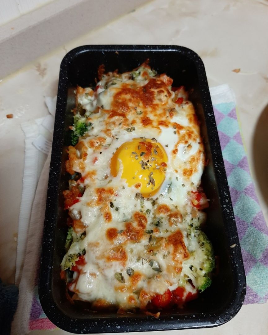 Brocoli con verduras y huevo gratinados Brocoli con verduras y huevo gratinados
