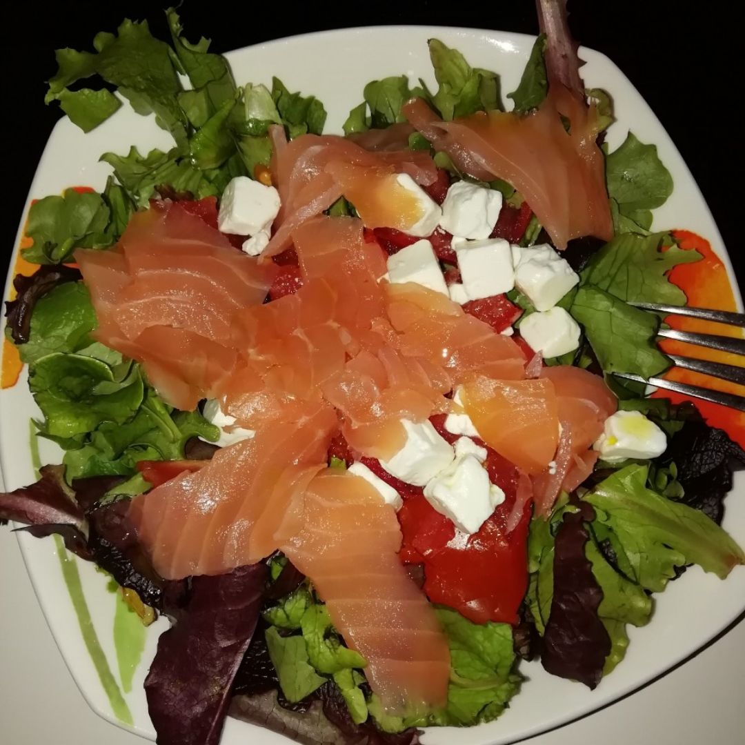 Ensalada salmón y queso feta Ensalada salmón y queso feta