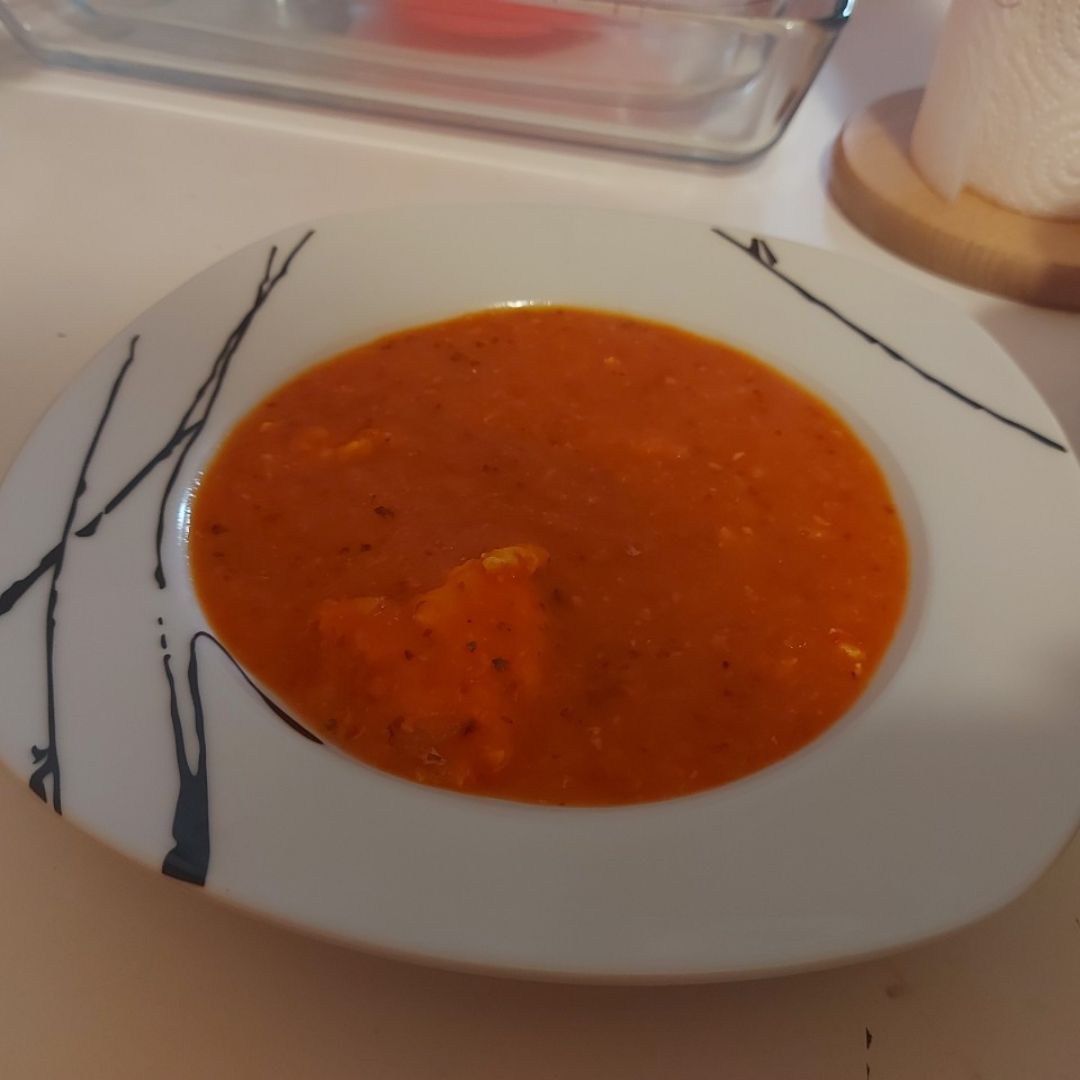 Sopa de tomate con huevo Sopa de tomate con huevo