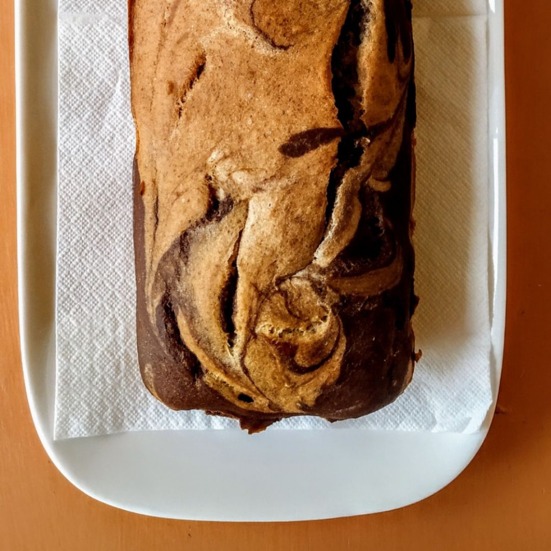 Bizcocho tipo mármol de banana y cacao Bizcocho tipo mármol de banana y cacao
