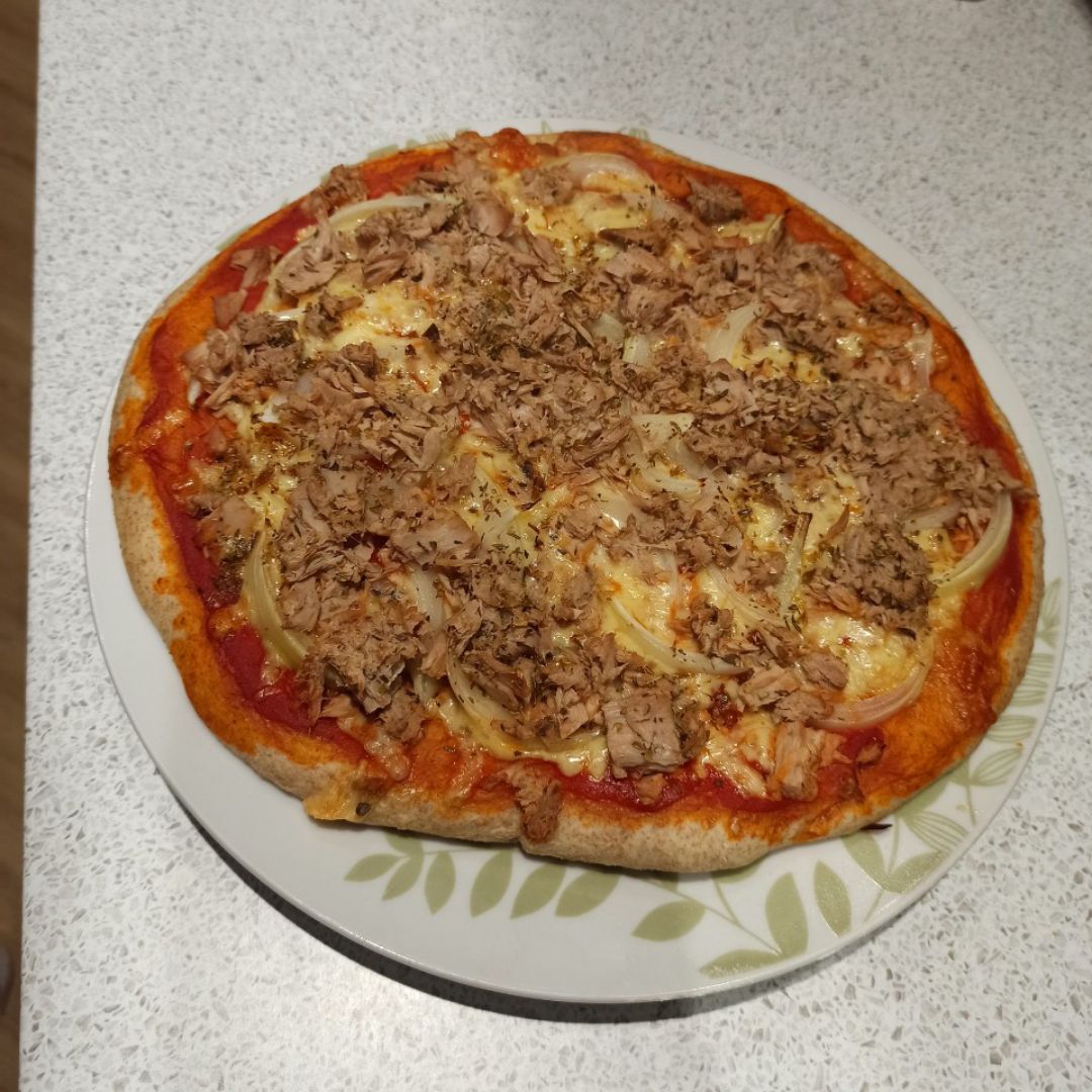 Pizza con atún Pizza con atún