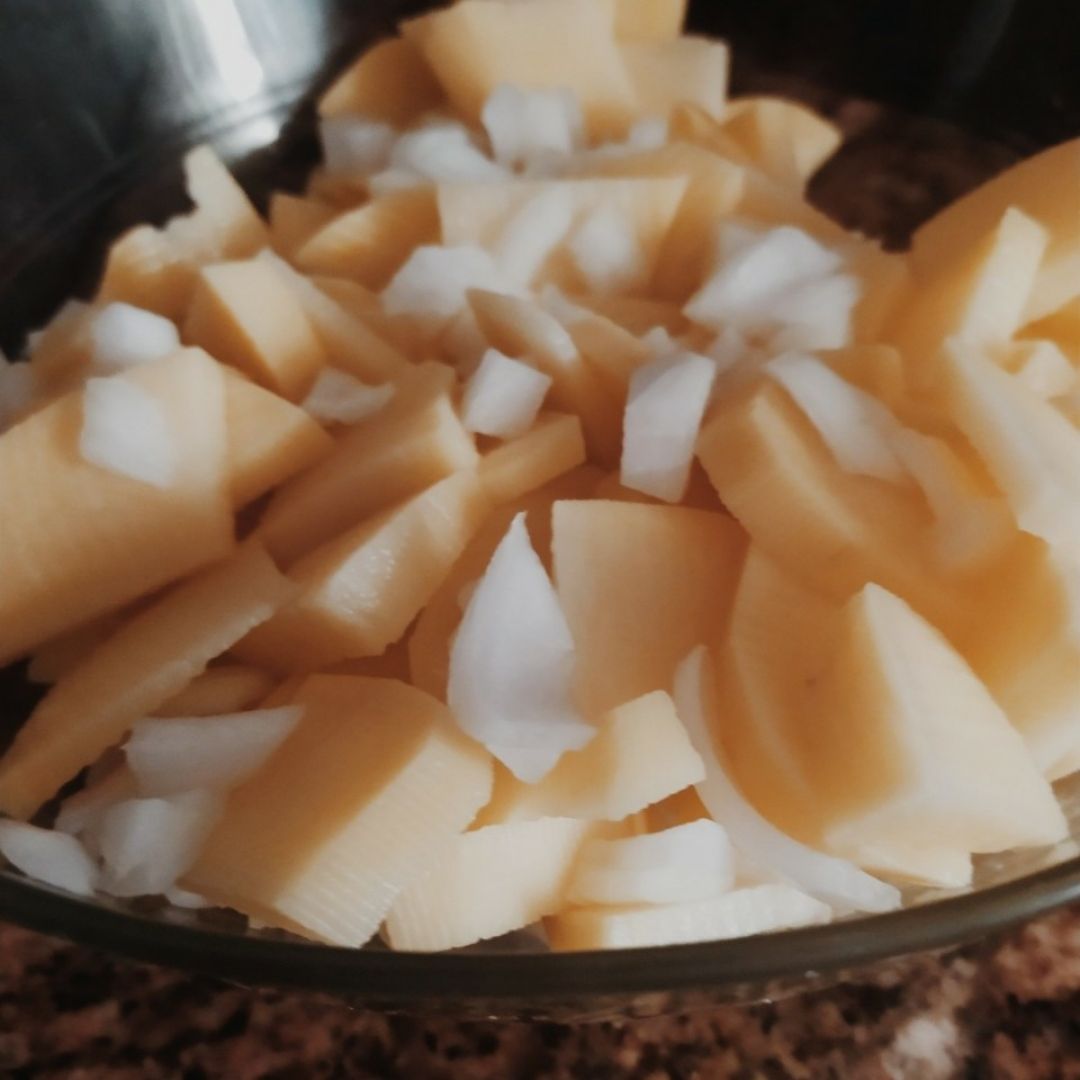 Tortillón de patatas con 🥬espinacas y 🧀queso sin lactosa Paso 0 Tortillón de patatas con 🥬espinacas y 🧀queso sin lactosa Paso 0