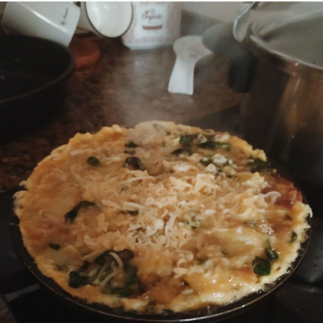 Tortillón de patatas con 🥬espinacas y 🧀queso sin lactosa Paso 4 Tortillón de patatas con 🥬espinacas y 🧀queso sin lactosa Paso 4