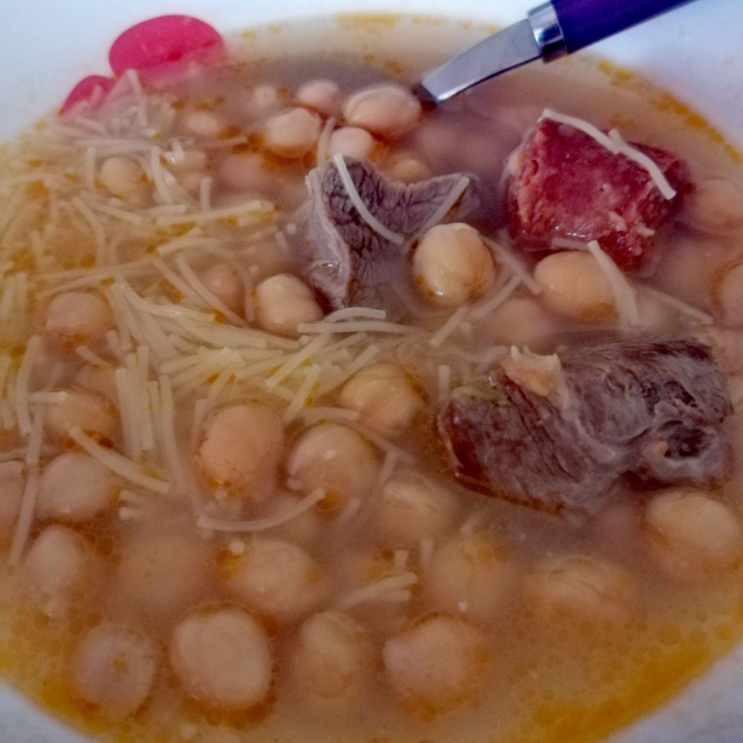 Garbanzos con fideos