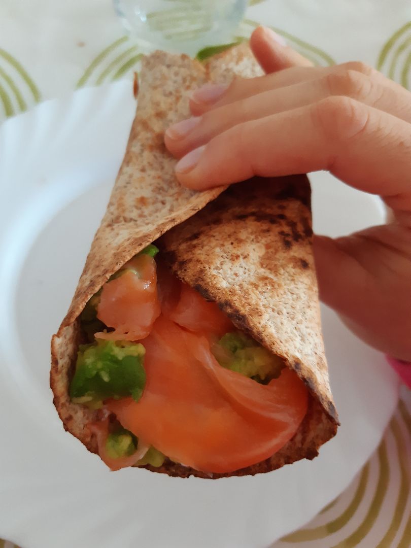 Fajita con aguacate, salmón y ricotta Fajita con aguacate, salmón y ricotta