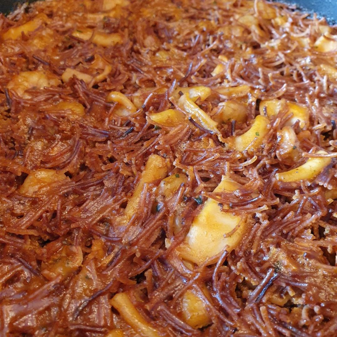 Fideua de calamares Fideua de calamares