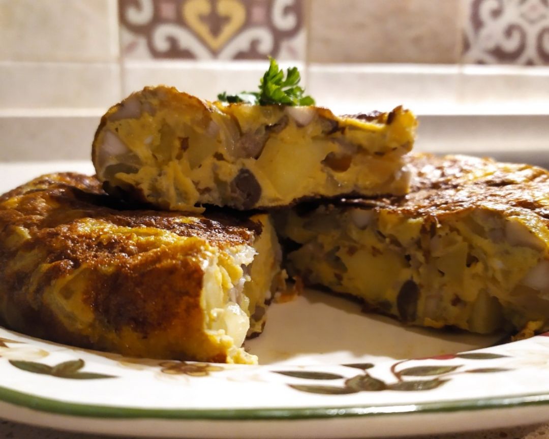 Tortilla de Gurumelos, patatas y cebolla. Tortilla de Gurumelos, patatas y cebolla.